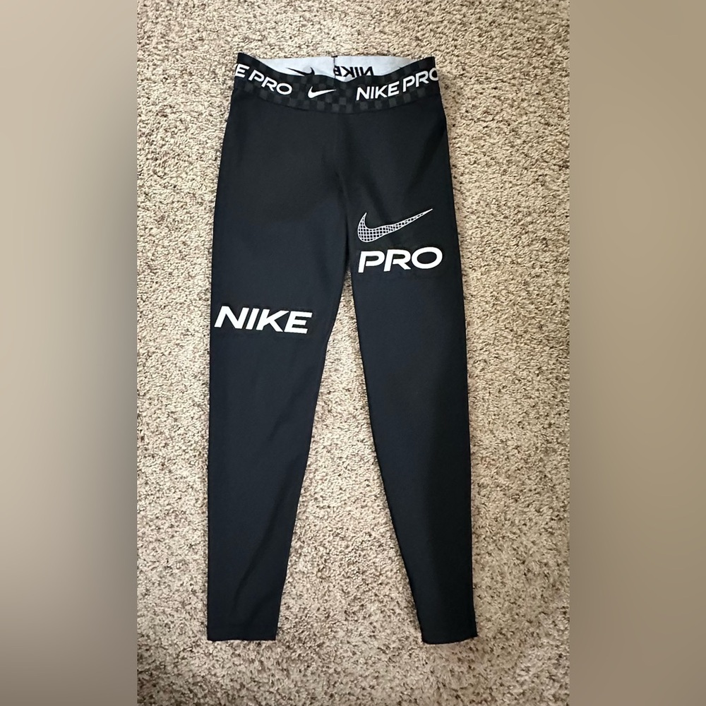 Nike Pro Women’s Leggings